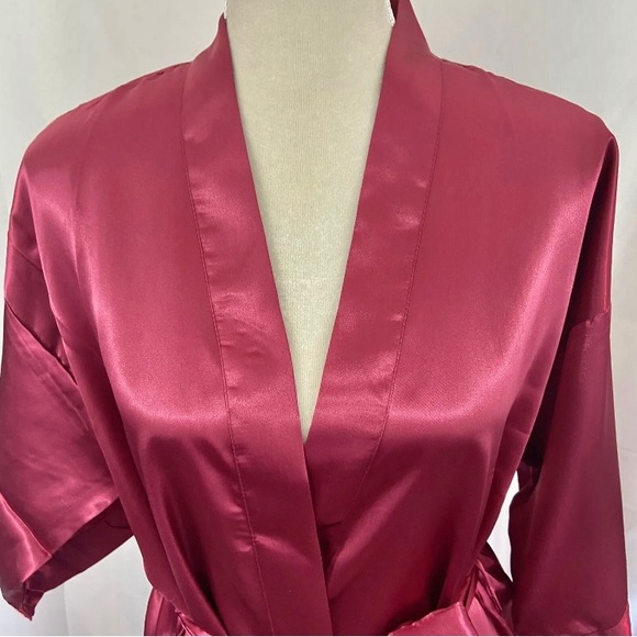 NWOT Unbranded  Red Silky Satin Belt Kimono Sleeves Pockets Robe, M, NEW - Picture 6 of 6